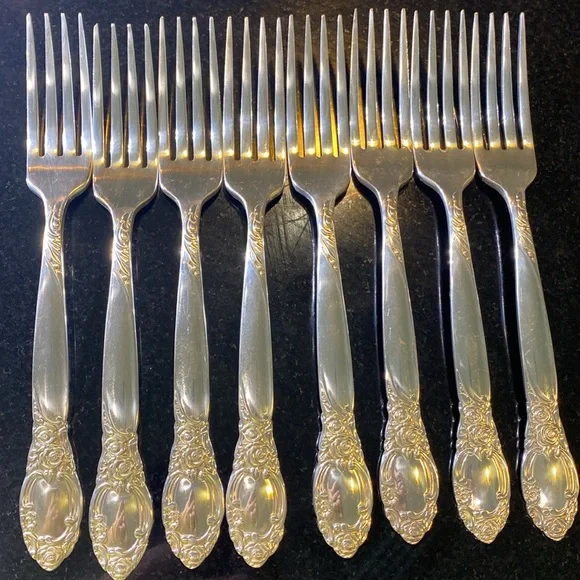 Vintage Oneida Ltd Silversmiths Flatware Set of 45 Pieces with Anti Tarnish Box - Picture 6 of 17